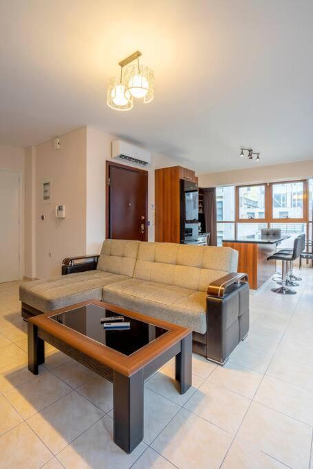 2 Bedroom Renovated Apartment With A View Атина Екстериор снимка
