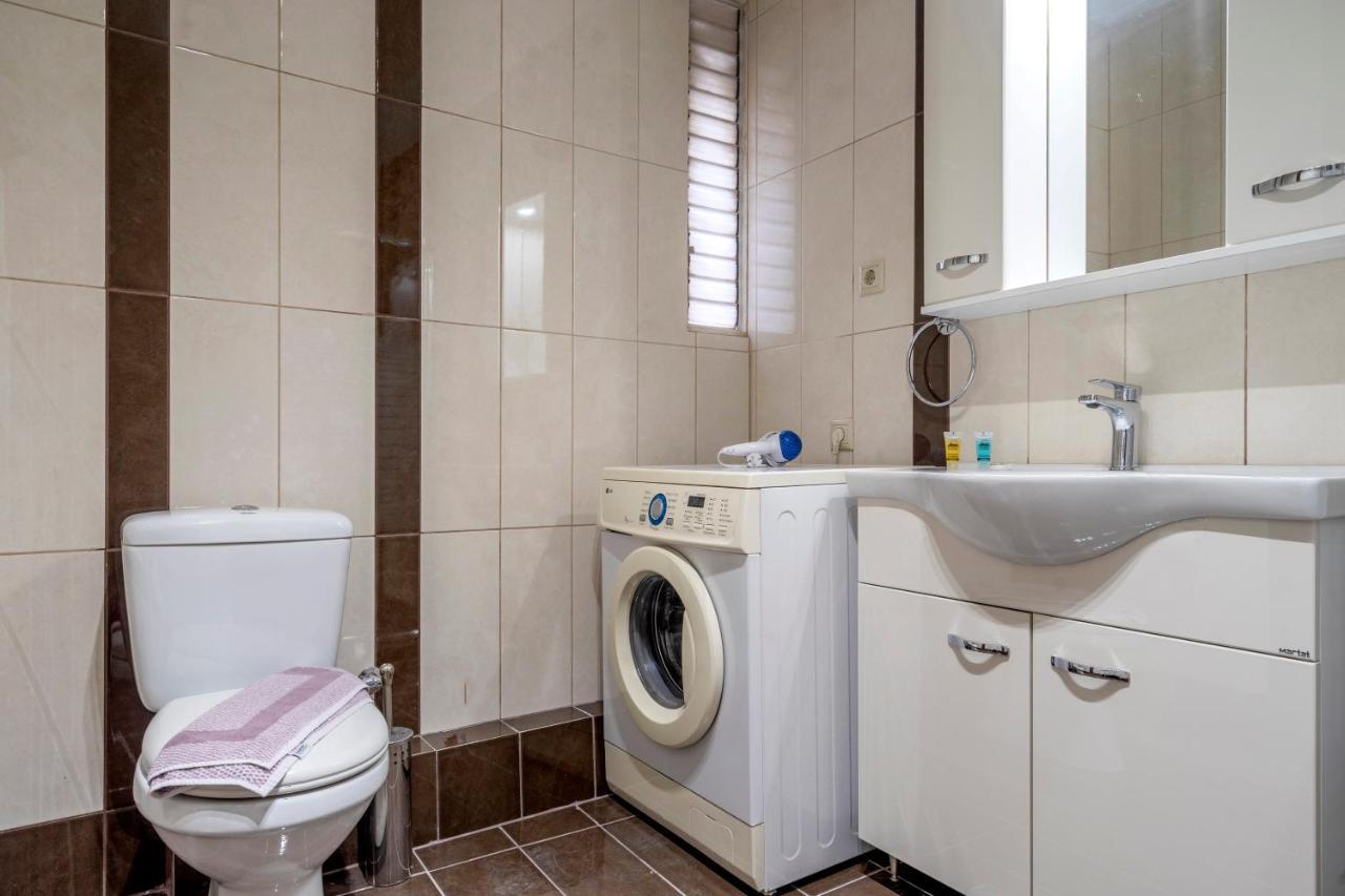 2 Bedroom Renovated Apartment With A View Атина Екстериор снимка